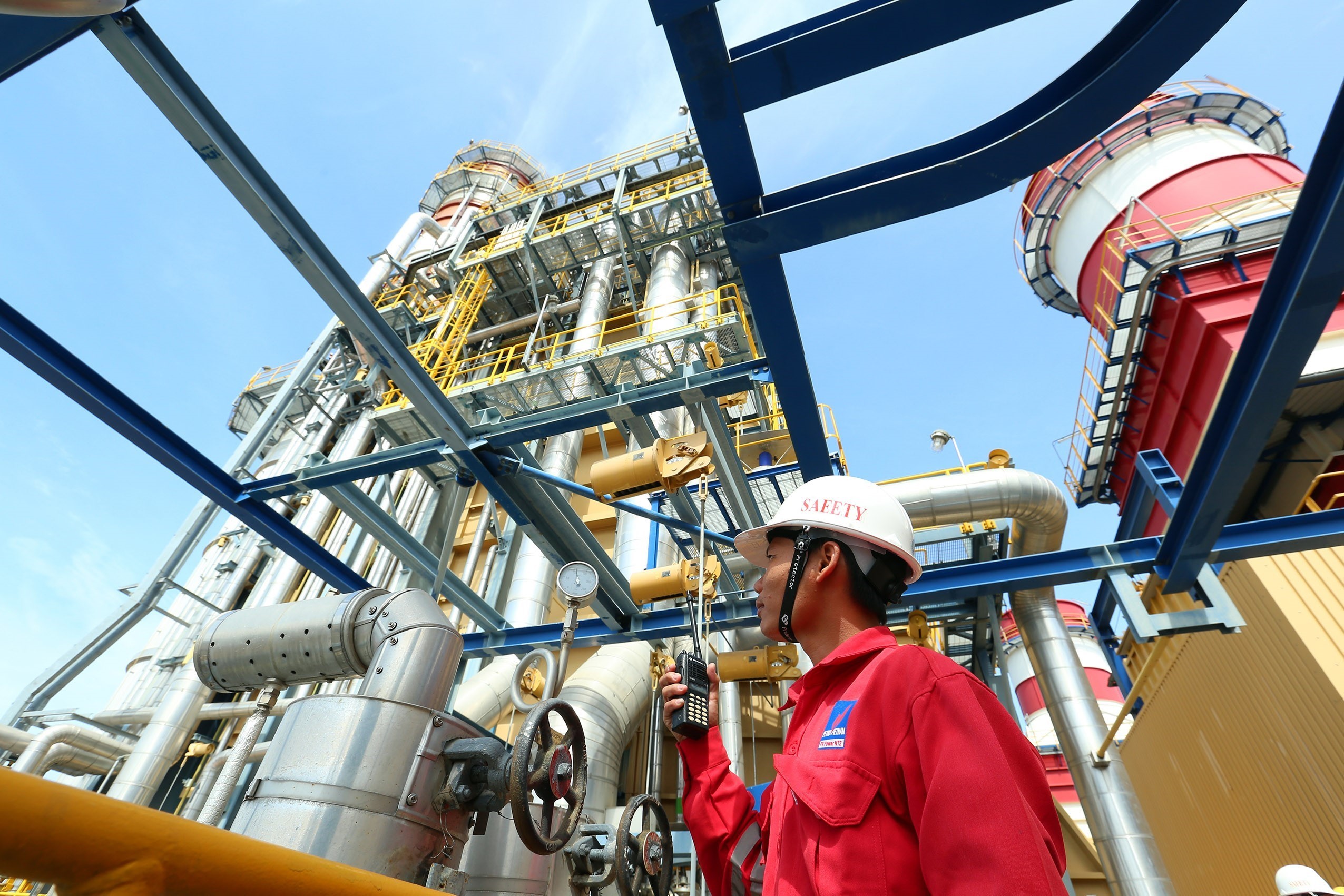 Lật tẩy "màn ảo thuật" cổ xúy thay đổi chế độ chính trị của những giọng điệu xuyên tạc mối quan hệ giữa đổi mới kinh tế với đổi mới chính trị ở Việt Nam