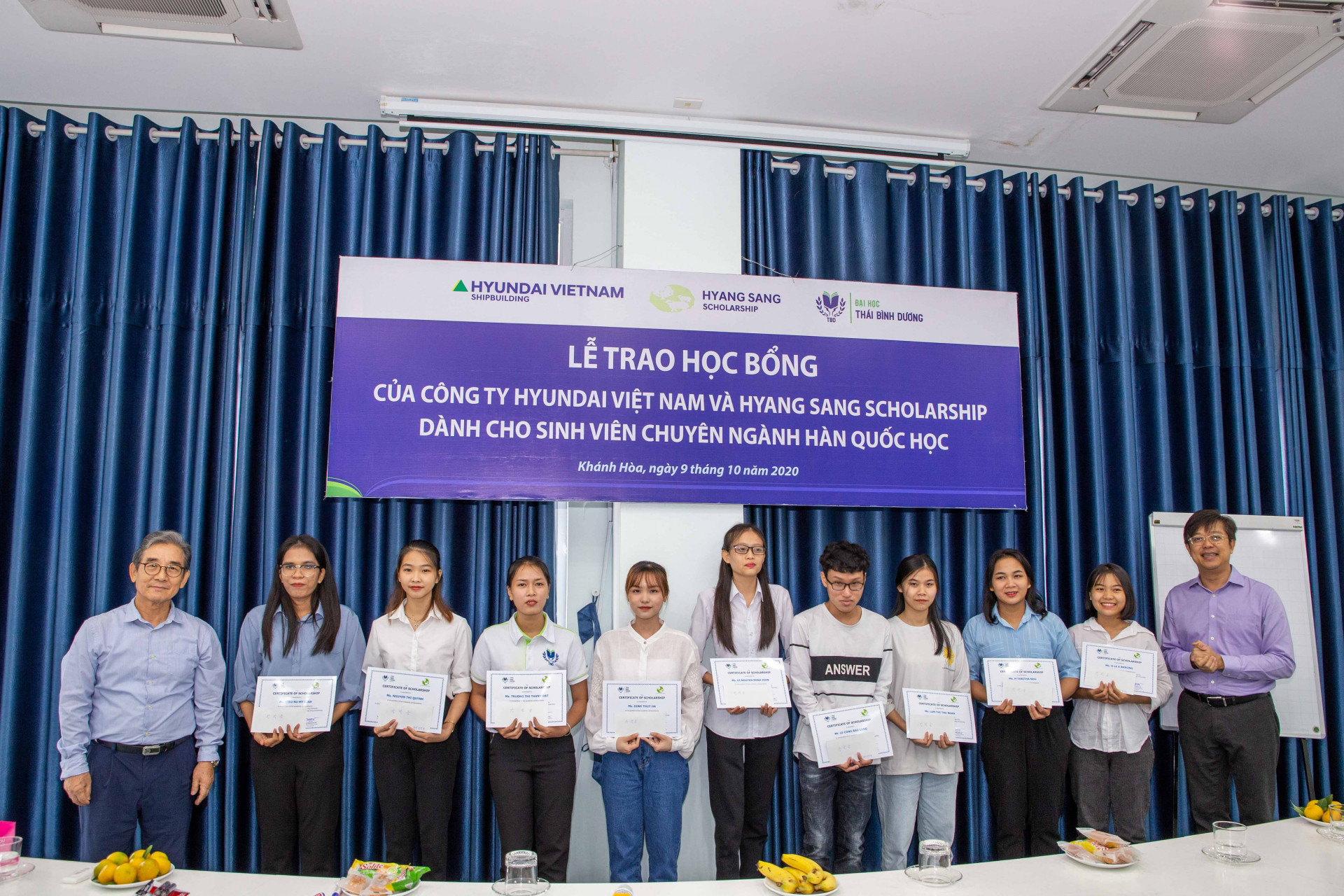 Nhiều tổ chức, doanh nghiệp hỗ trợ trao học bổng dành cho sinh viên Đại học Thái Bình Dương (Trong hình: Trao học bổng Hyang Sang Scholarship cho sinh viên ngành Hàn Quốc)