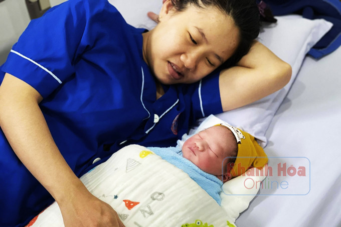  Chị Phạm Thị Minh Tuyết sinh con tại Bệnh viện 22-12 trong những ngày giãn cách xã hội. 