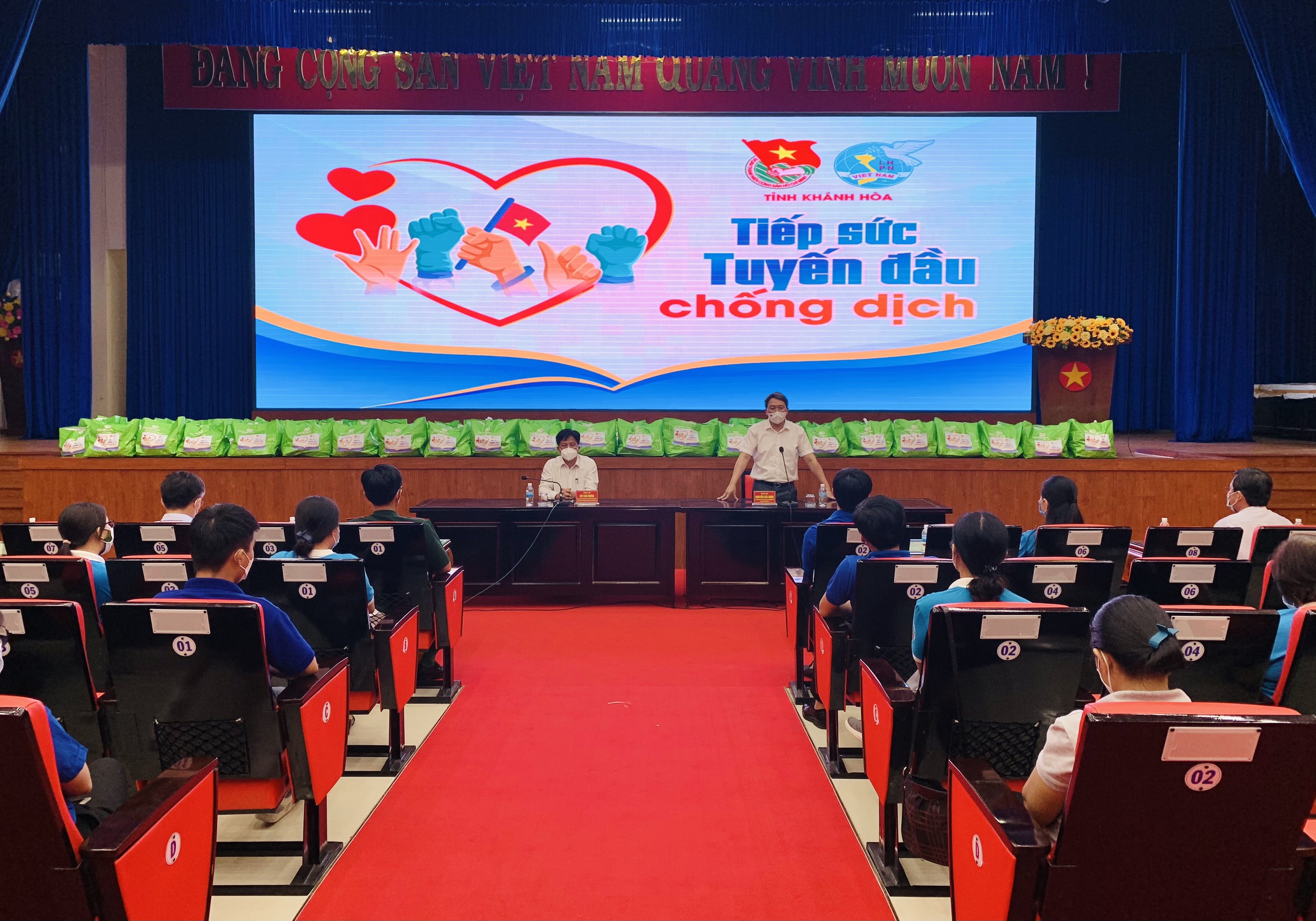 Tổ chức chương trình Tiếp sức tuyến đầu chống dịch