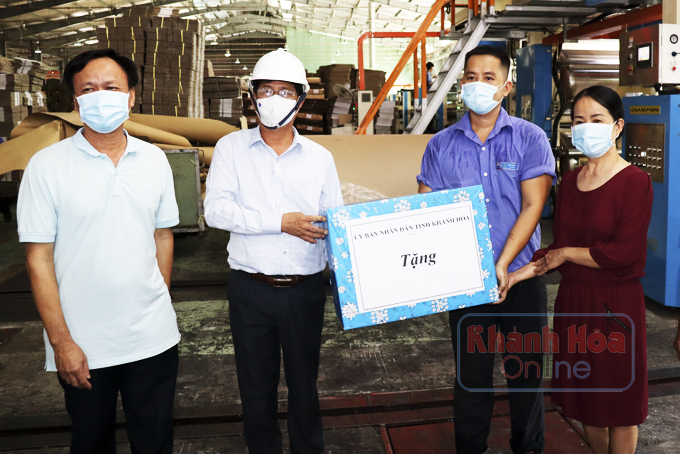 Cùng vượt khó với &quot;3 tại chỗ&quot;