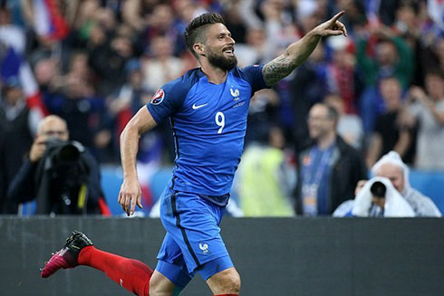 Đội tuyển Pháp vẫn đang thiếu một tiền đạo mục tiêu kiểu như Olivier Giroud.