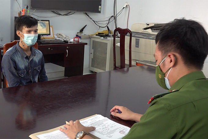 VIDEO: Tạm giữ đối tượng chống người thi hành công vụ tại chốt kiểm soát dịch bệnh