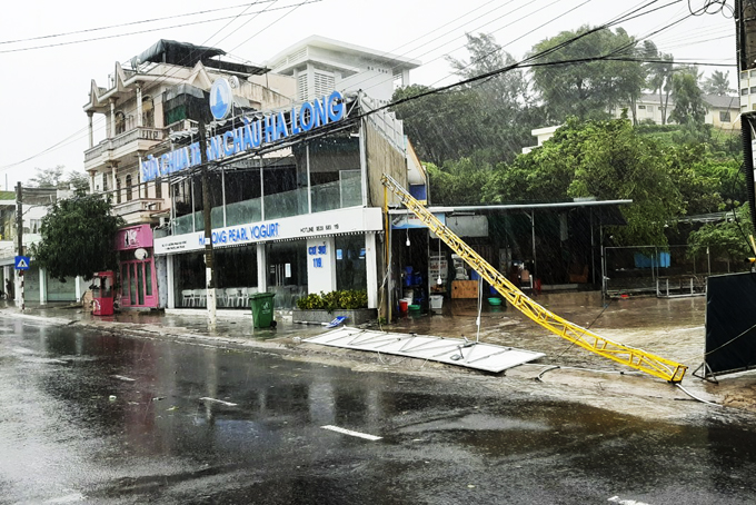 Kiểm tra phương tiện quảng cáo trước mùa mưa bão