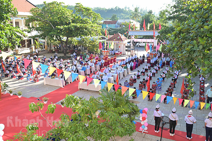 Opening ceremony for school year 2021-2022 took place at Khanh Vinh District Ethnic Minority Boarding High School