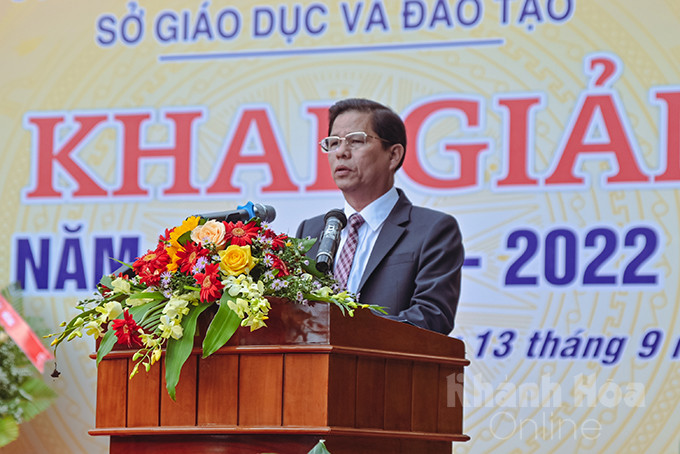 Nguyen Tan Tuan speaking at the ceremony