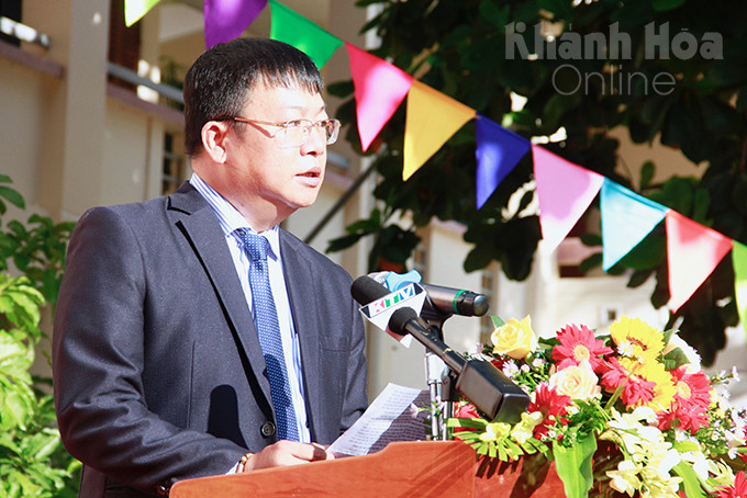 Vo Hoan Hai delivering speech welcoming new school year