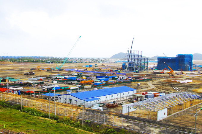 Nhà máy Nhiệt điện BOT Vân Phong 1 đã hoàn thành nhiều hạng mục, nhưng các dự án truyền tải chưa triển khai được. 