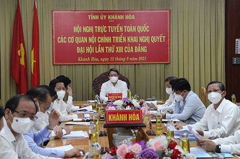 Quang cảnh hội nghị tại điểm cầu Bộ Chỉ huy quân sự tỉnh Khánh Hòa.