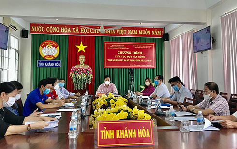 Các đại biểu tham dự chương trình tại điểm cầu Khánh Hòa