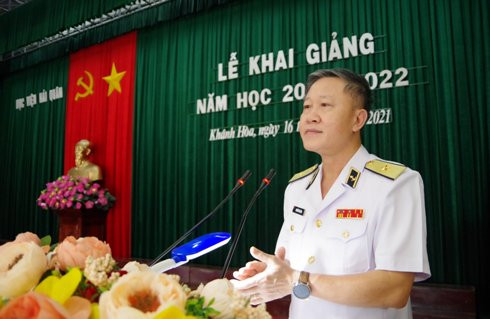 Chuẩn Đô đốc, Phó Giáo sư, Tiến sĩ Nguyễn Văn Lâm - Giám đốc Học viện trình bày diễn văn khai giảng năm học mới.