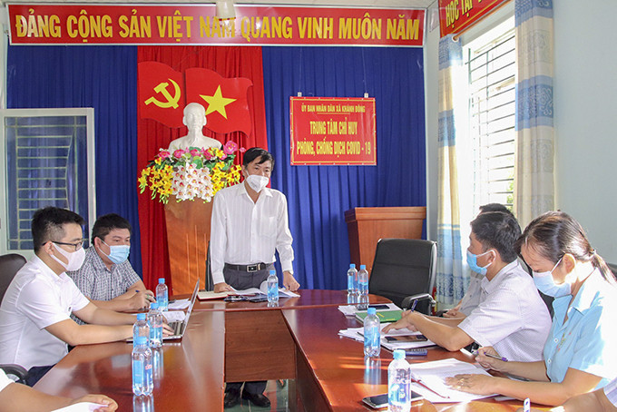Ông Lữ Thanh Hải phát biểu kết luận tại buổi làm việc với xã Khánh Đông.