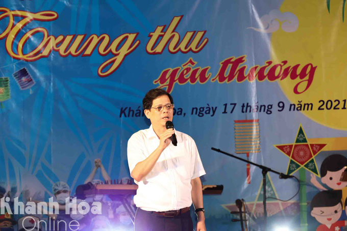 Chủ tịch UBND tỉnh Nguyễn Tấn Tuân dự chương trình "Trung thu yêu thương"