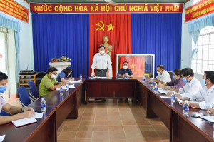 Ông Lê Hữu Thọ làm việc với Đảng uỷ xã Liên Sang
