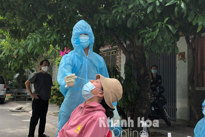 Từ 7 giờ đến 17 giờ ngày 21-9, Khánh Hòa ghi nhận thêm 19 ca dương tính mới với SASR- CoV- 2