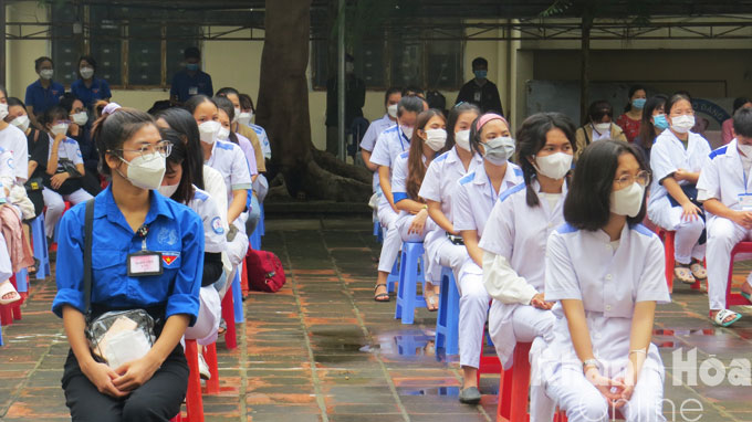 Sinh viên của Trường Cao đẳng Y tế Khánh Hoà tại lễ xuất quân vào TP. Hồ Chí Minh hỗ trợ tham gia chống dịch Covid-19.