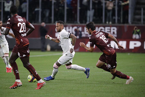  Mauricio Pochettino đang cho Paris Saint-Germain thử nghiệm sơ đồ chiến thuật mới trong trận gặp Metz ở vòng 7 Ligue 1 vừa qua.