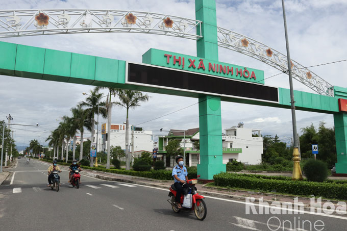 Đường vào trung tâm thị xã Ninh Hòa đã được dỡ bỏ chốt kiểm soát.