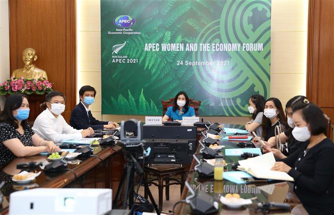 Quang cảnh diễn đàn tại điểm cầu Hà Nội. Ảnh: Hoàng Hiếu/TTXVN