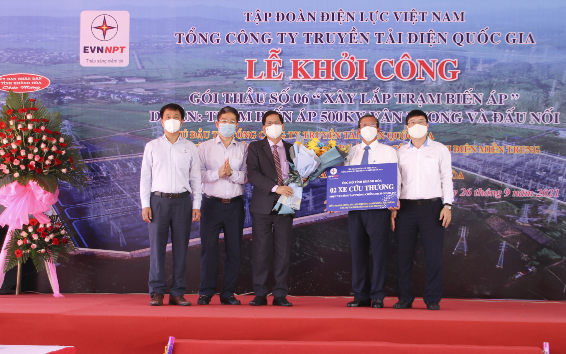 EVNNPT presents two ambulances to Khanh Hoa Province.
