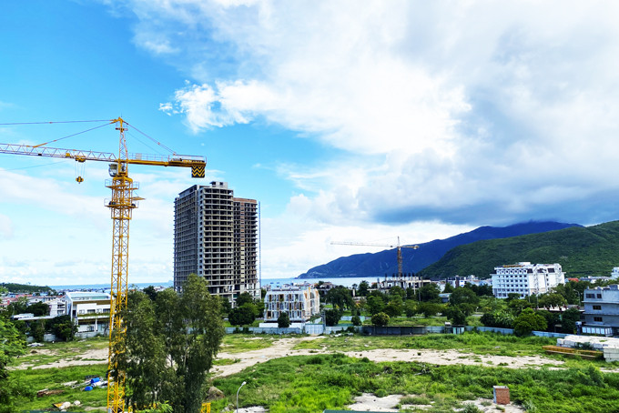 Khu đất triển khai Dự án Đầu tư xây dựng  nhà ở cao tầng kết hợp thương mại dịch vụ.