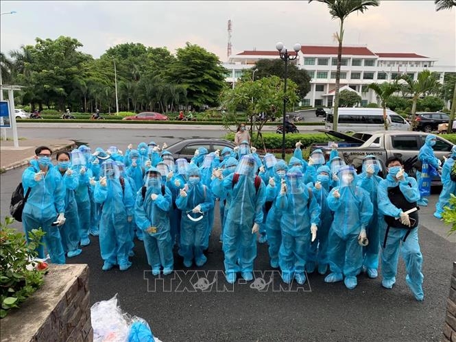 Đoàn sinh viên Trường Đại học Y khoa Phạm Ngọc Thạch trước khi nhận nhiệm vụ tại các điểm phòng, chống dịch Covid-19. Ảnh minh họa: TTXVN.