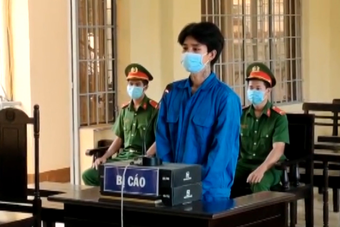 VIDEO: Một năm tù cho đối tượng "chống người thi hành công vụ" trong phòng chống dịch Covid-19