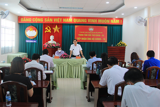 Ông Nguyễn Tấn Tuân phát biểu tại cuộc họp.