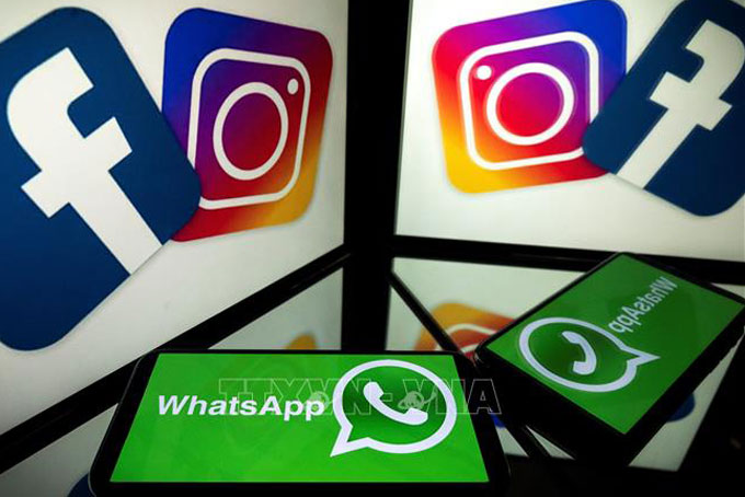 Biểu tượng Facebook, Instagram, Whatsapp trên điện thoại di động và máy tính bảng. Ảnh: AFP/TTXVN