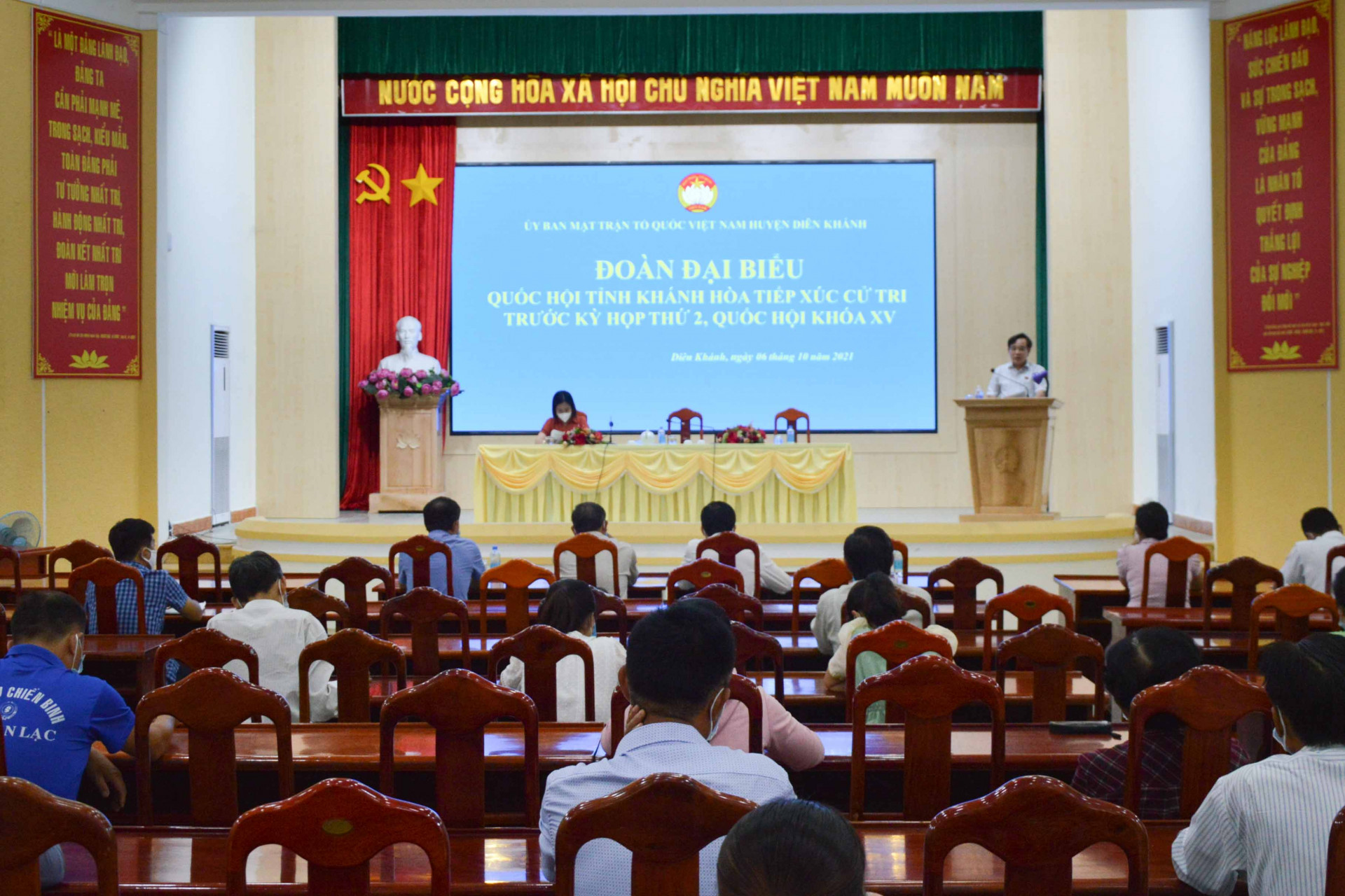 Các đại biểu Quốc hội tiếp xúc cử tri huyện Diên Khánh