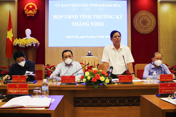 Ông Nguyễn Tấn Tuân chỉ đạo tại cuộc họp thường kỳ