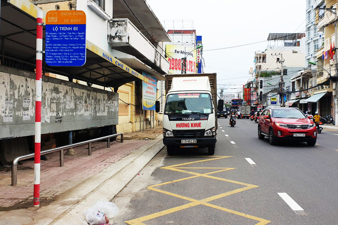  Khu vực nhà chờ xe buýt trên đường 2-4 TP. Nha Trang.