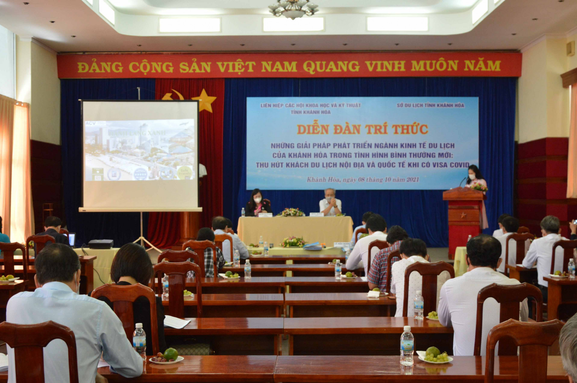 Quang cảnh diễn đàn