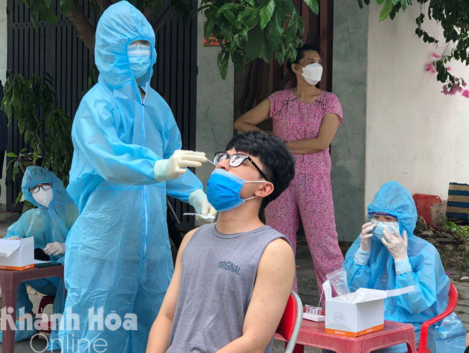 Từ 7 giờ đến 17 giờ ngày 8-10, Khánh Hòa ghi nhận thêm 43 ca dương tính với SARS-CoV-2