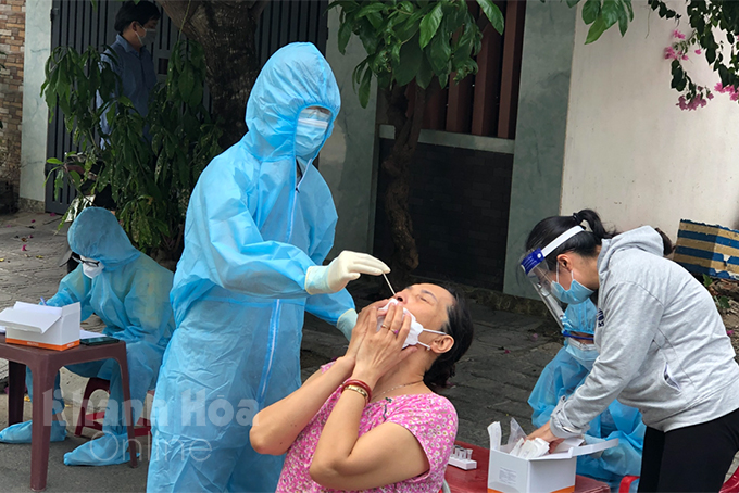 Từ 7 giờ đến 17 giờ ngày 10-10, Khánh Hòa ghi nhận thêm 33 ca dương tính với SARS-CoV-2