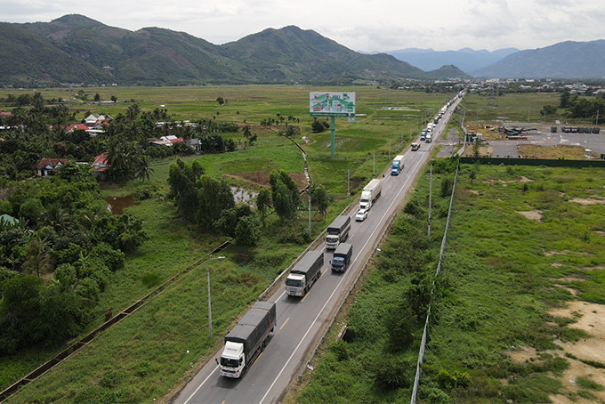 Vận tải qua địa bàn tỉnh Khánh Hòa đoạn đường tránh thị trấn Diên Khánh (huyện Diên Khánh) tỉnh Khánh Hòa.