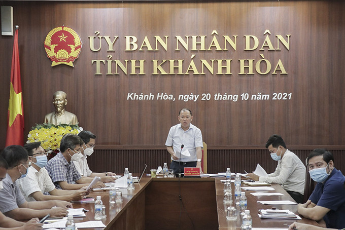 Đồng chí Nguyễn Anh Tuấn phát biểu tại cuộc họp.