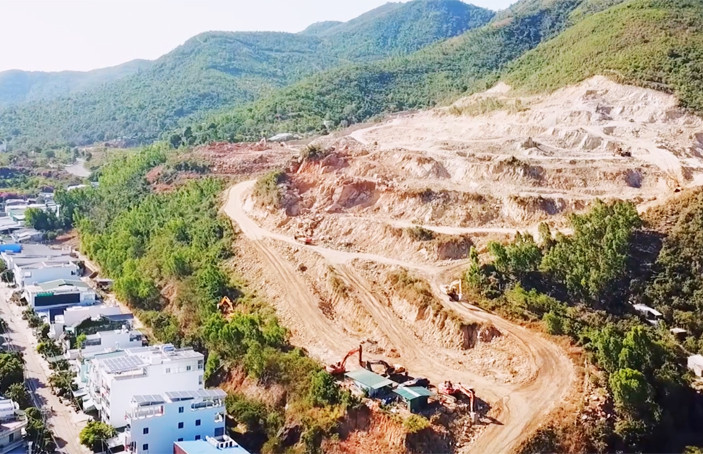 Dự án Haborizon nằm trên núi ở xã Phước Đồng có nguy cơ gây sạt lở khi mưa lớn.