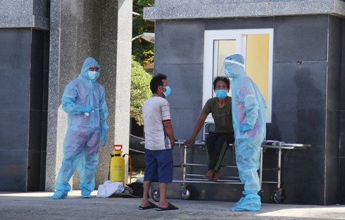 Trung tâm Y tế thị trấn Trường Sa cấp cứu ngư dân bị hen tim do tăng huyết áp