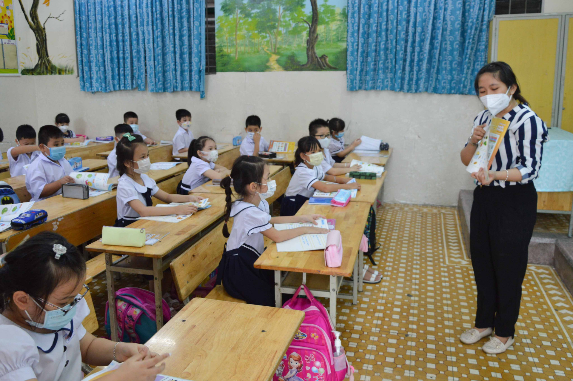 Học sinh Trường Tiểu học Phước Tân 1 học trực tiếp tại trường từ ngày 1-11