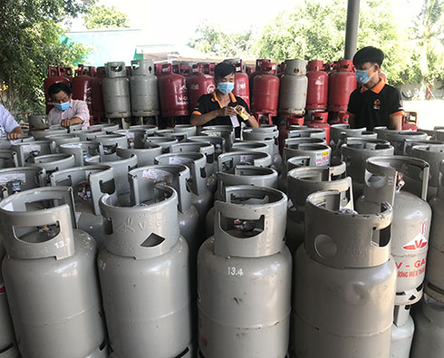 Giá gas tăng 17.000 đồng/bình 12 kg