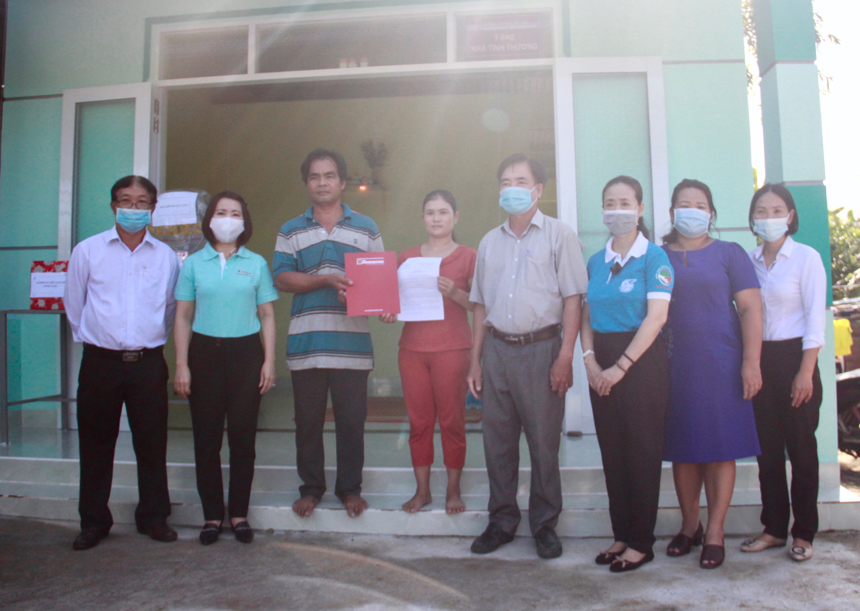 Trao nhà "Mái ấm tình thương" cho phụ nữ nghèo ở xã Diên Tân