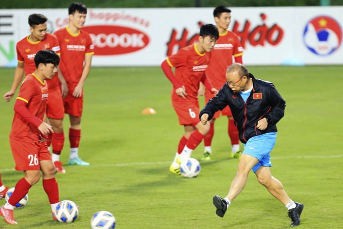 Các cầu thủ Việt Nam tập luyện chuẩn bị cho trận đấu với tuyển Nhật Bản. Nguồn: vff