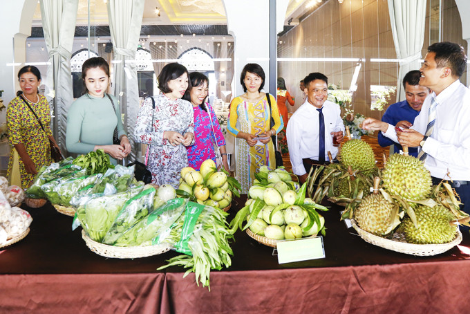 Một số sản phẩm của các hợp tác xã nông nghiệp triển lãm tại hội nghị ngành nông nghiệp Khánh Hòa năm 2020.