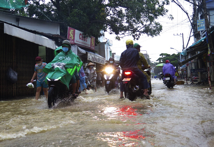 Ngập nước ở khu vực chợ Ga (xã Vĩnh Thạnh) ngày 11-11