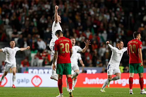 Đội tuyển Bồ Đào Nha phải xuống thi đấu play-off sau khi không thể chiến thắng đội tuyển Serbia trong trận đấu quyết định.