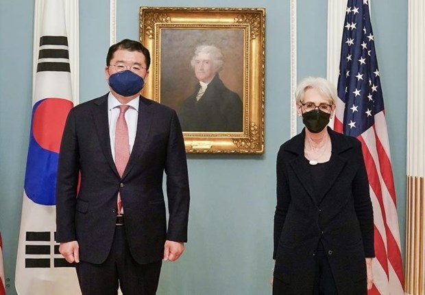 Thứ trưởng Ngoại giao Mỹ Wendy Sherman và người đồng cấp Hàn Quốc Choi Jong-kun. (Nguồn: koreaherald.com)