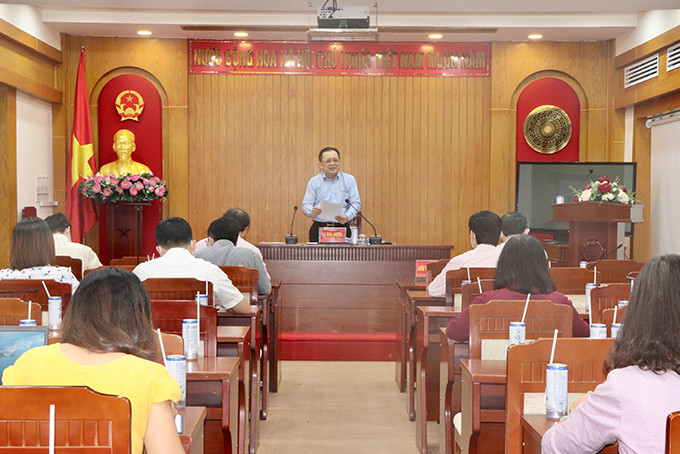 Ông Lê Hữu Hoàng phát biểu tại buổi làm việc.