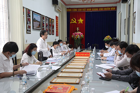 Ông Nguyễn Anh - Chánh án TAND tỉnh báo cáo tình hình công tác của ngành.