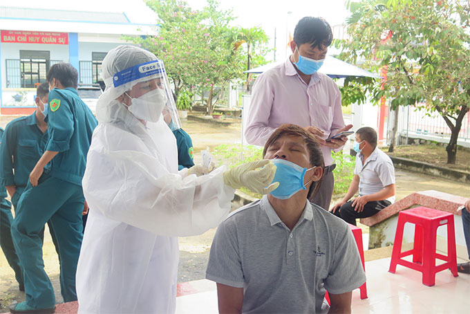 Taking sample for COVID-19 testing in Van Ninh District
